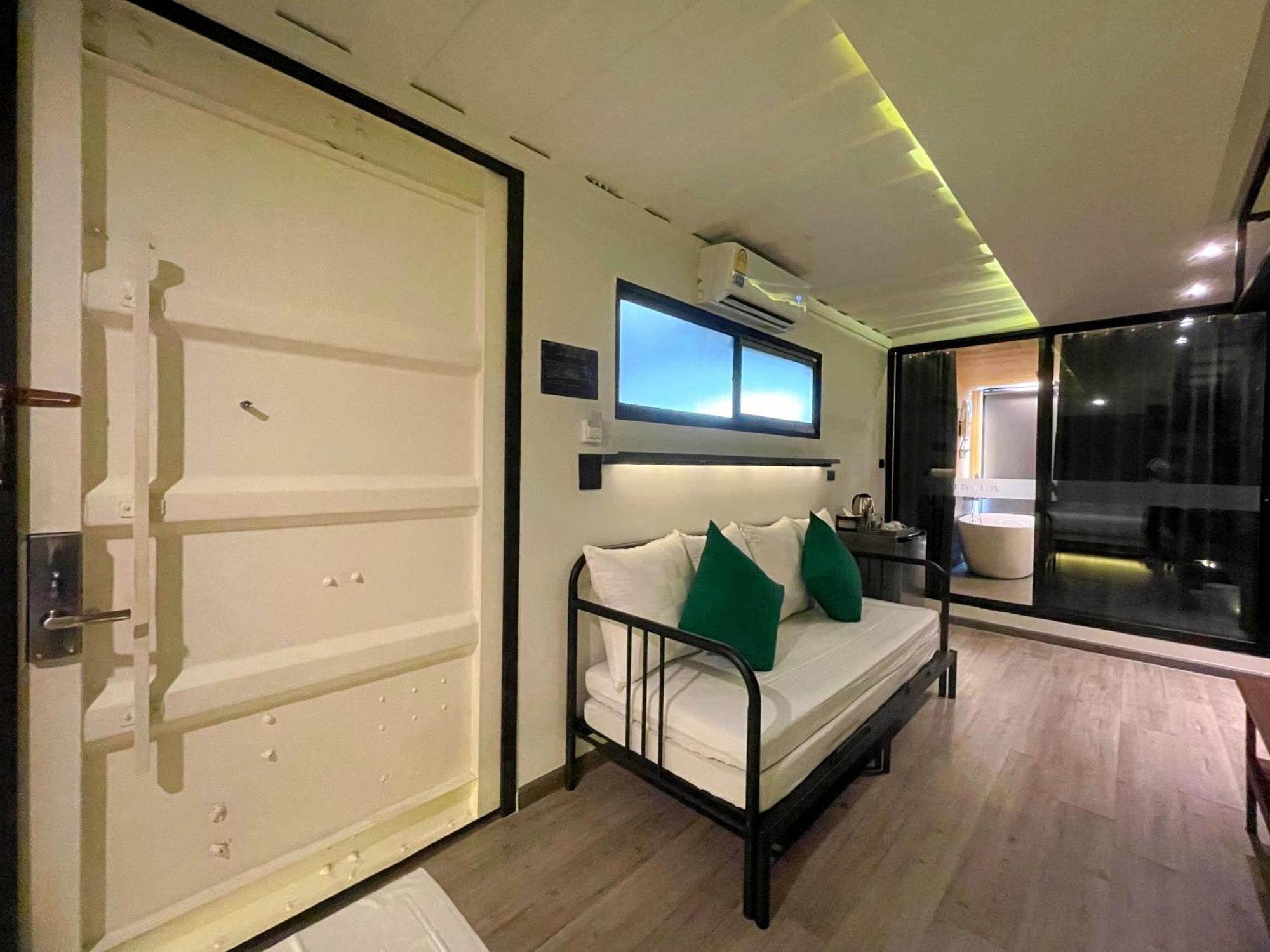 Nights In A Box Hotell Ban Muang  Rum bild