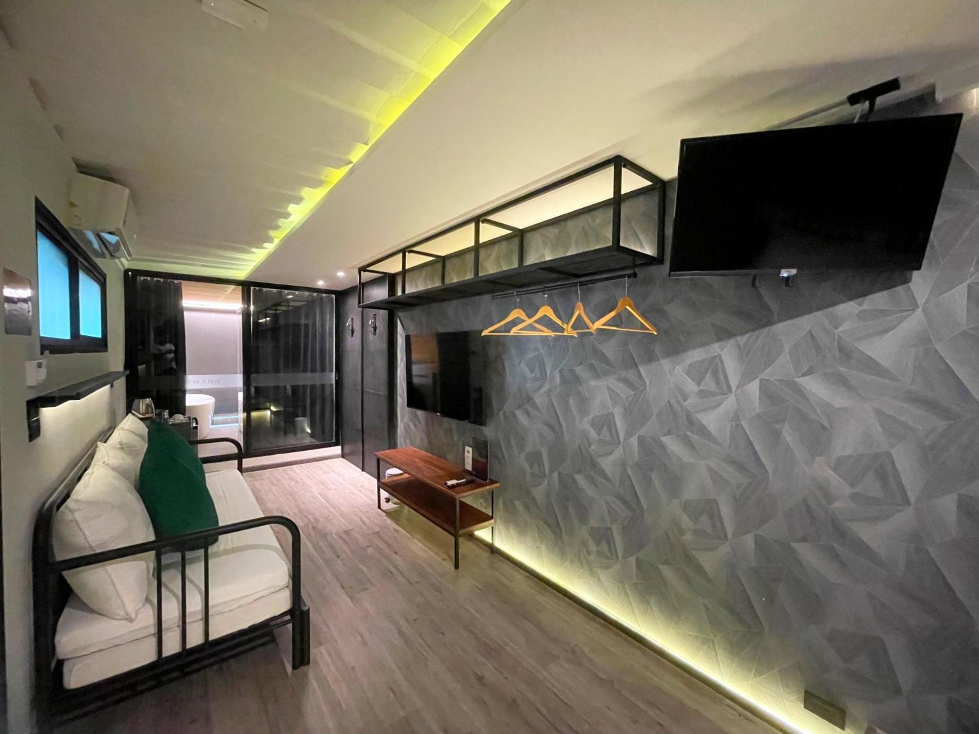 Nights In A Box Hotell Ban Muang  Rum bild